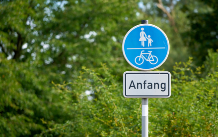 Das Land investiert in die geplanten 135 Radwegeprojekte insgesamt rund 75 Millionen Euro – verteilt auf zehn Jahre. © iStock.com/Heiko119